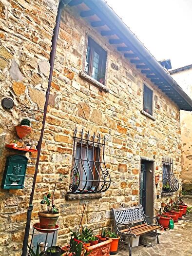 Casa quadrilocale in vendita in Reggello