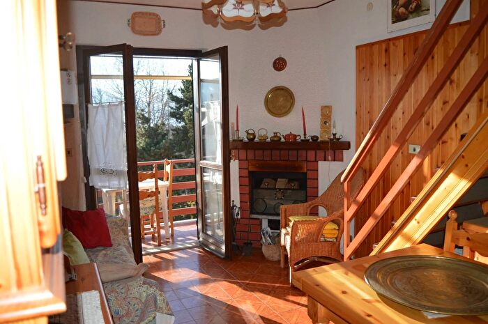 Appartamento quadrilocale in vendita in Via Tetti Roburent, Roburent