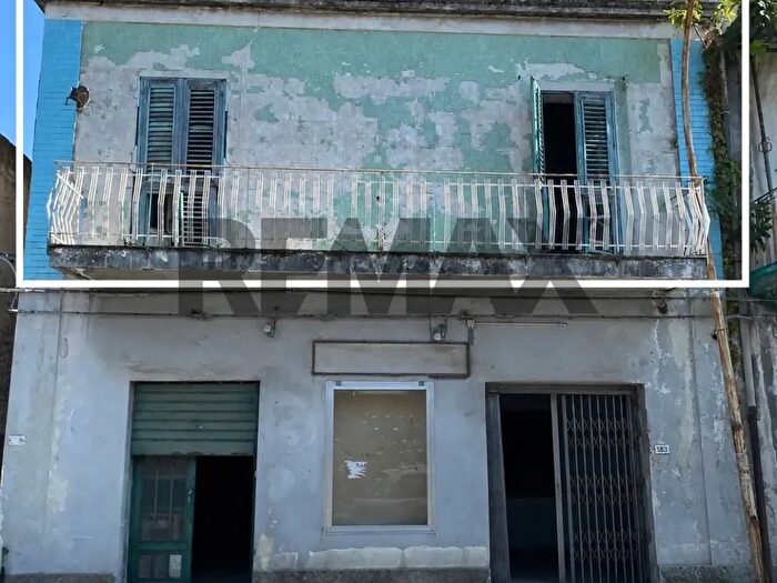 Casa con 11 locali in vendita in Pace Del Mela