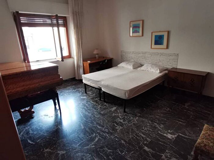 Appartamento trilocale in affitto in Via Barletta, Catanzaro Lido, Catanzaro