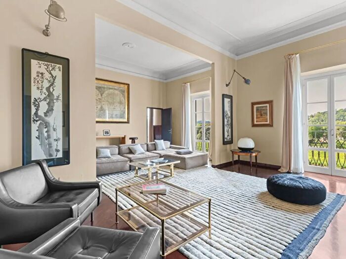Appartamento con 8 locali in vendita in Firenze