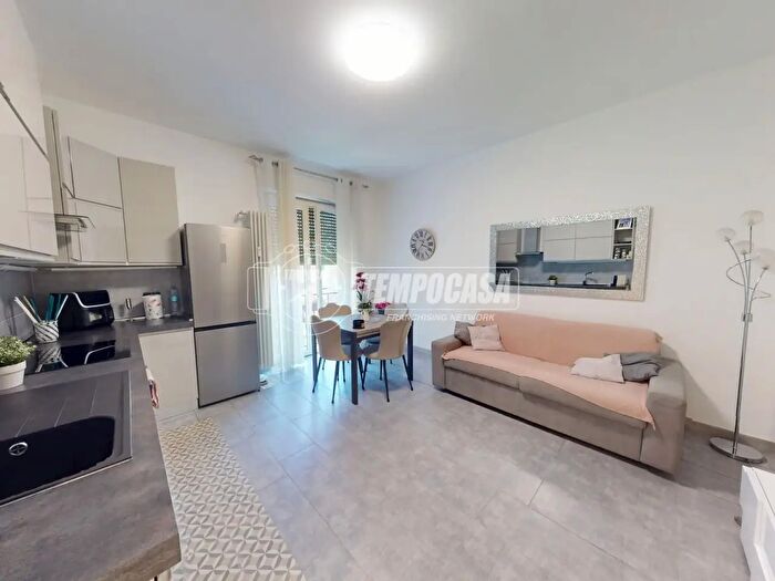 Appartamento bilocale in vendita in Via G Forni, Milano