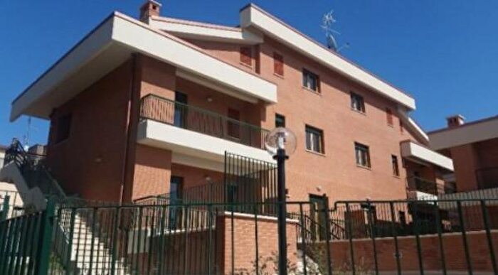 Appartamento con 5 locali in vendita in Via Biagio Petrocelli, Roma