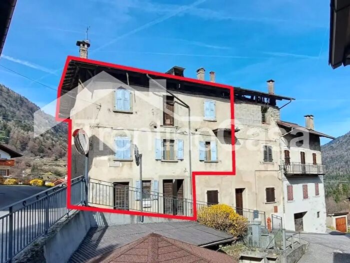 Casa con 10 locali in vendita in Via Santi, Sella Giudicarie