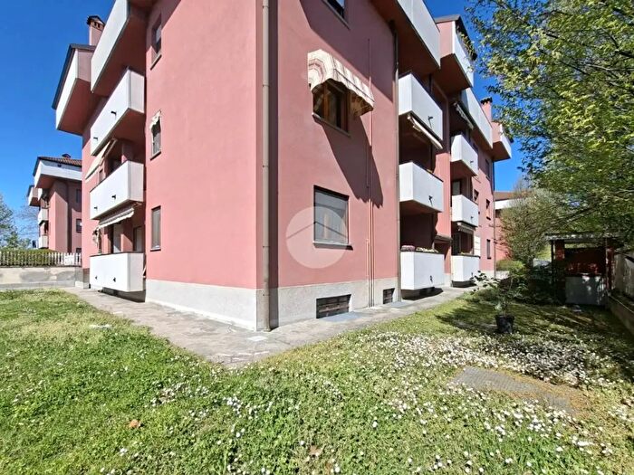 Appartamento quadrilocale in vendita in Via Baracca, Vittuone