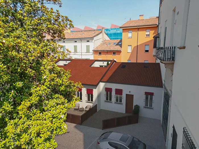 Casa con 5 locali in vendita in Via Antonio Bertoloni, Bologna