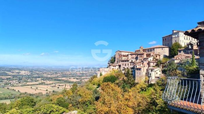 Appartamento con 6 locali in vendita in Via Augusto Ciuffelli, Todi