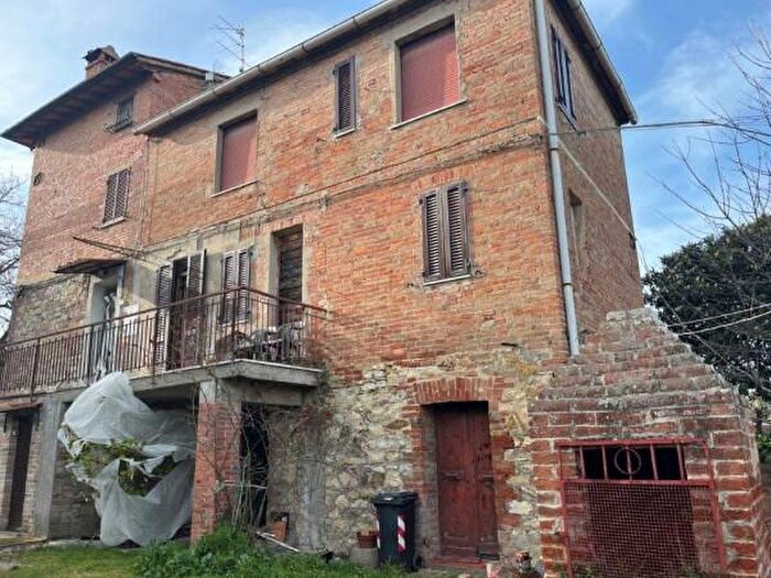 Casa con 5 locali in vendita in Castiglione Del Lago