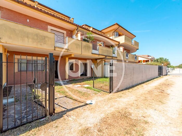 Appartamento quadrilocale in vendita in Via San Paolo, Pomezia
