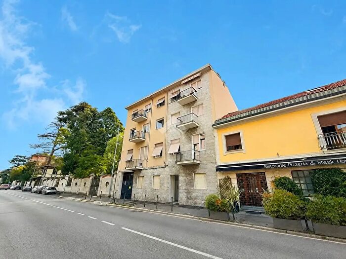 Appartamento quadrilocale in vendita in Via Lecco, Monza