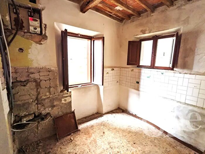 Appartamento trilocale in vendita in Via Cavour, Castelnuovo di Val di Cecina