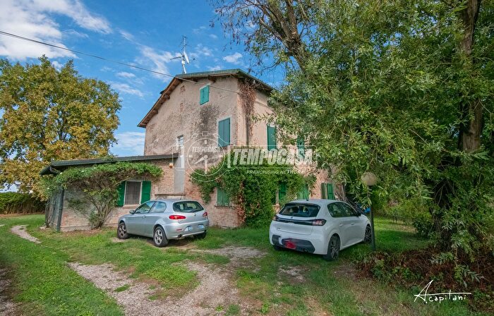 Appartamento con 5 locali in vendita in Via Foschiera, Soliera