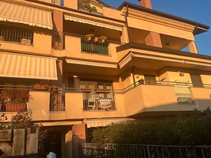 Appartamento trilocale in vendita in Via Resegone, Parabiago