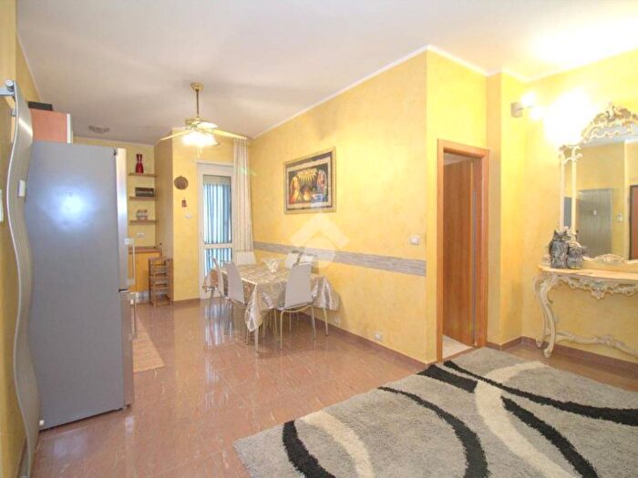 Appartamento trilocale in affitto in Via Mollieres, Pozzo Strada, Torino