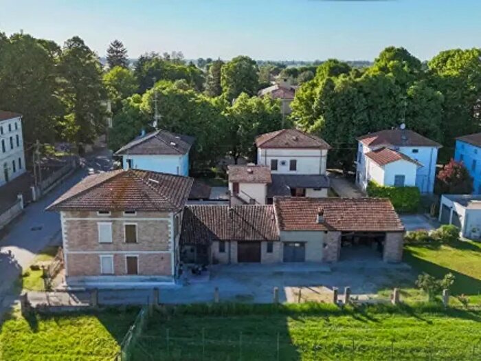 Casa con 5 locali in vendita in Strada Pirino, Roccabianca