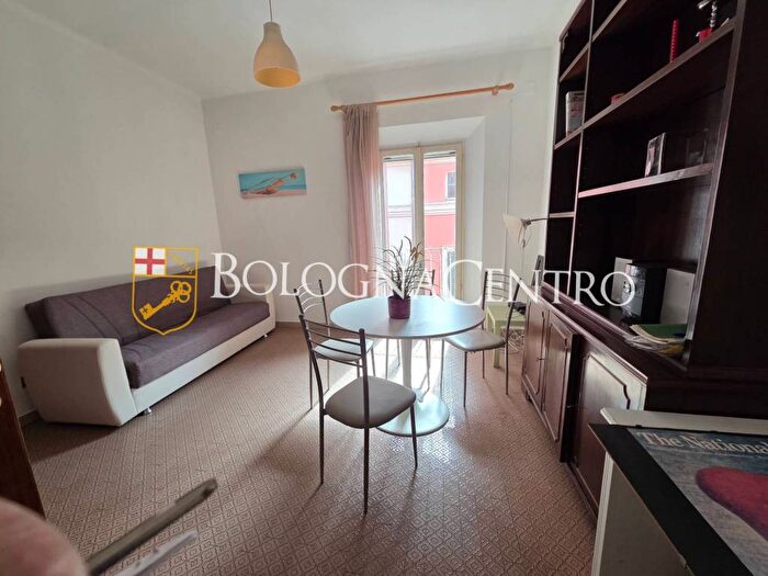 Appartamento trilocale in affitto in Via De Fusari, Centro Storico, Bologna