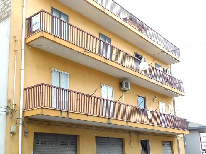 Casa con 8 locali in vendita in Ragusa
