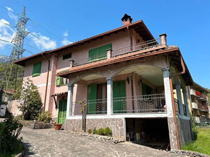 Casa con 6 locali in vendita in Via Santo Stefano, Capo Di Ponte