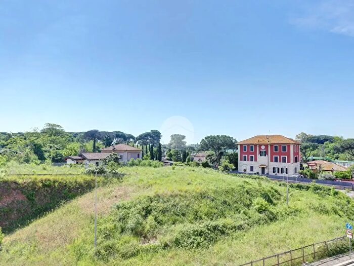 Appartamento con 6 locali in vendita in Via Allumiere, Roma