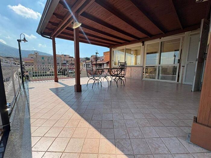 Appartamento trilocale in affitto in Via Gennaro Paparo, Massa di Somma