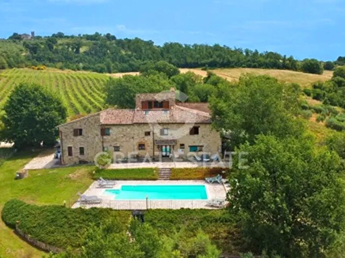 Casa con 6 locali in vendita in Località Montenero, Todi