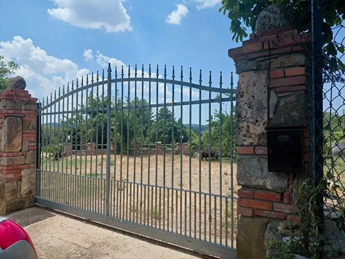 Appartamento trilocale in vendita in Castell'Azzara