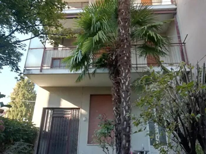 Appartamento con 6 locali in affitto in Arona