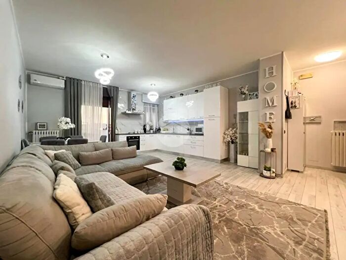 Appartamento trilocale in vendita in Via Fratelli Kennedy, Castrezzato