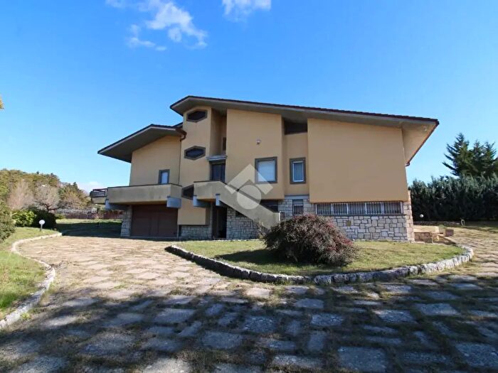 Casa con 7 locali in vendita in Via Baldassarre Labanca, Campobasso