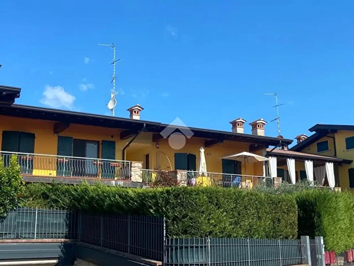 Appartamento trilocale in vendita in Via San Cipriano, Lonato del Garda