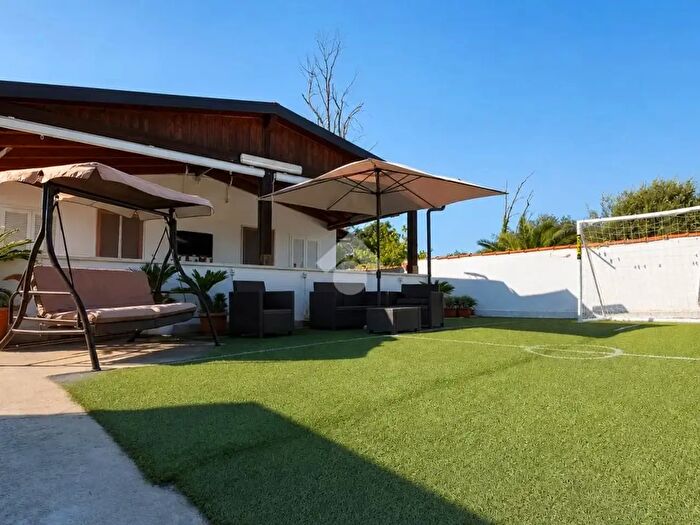 Casa con 8 locali in vendita in Colle La Guardia, Terracina