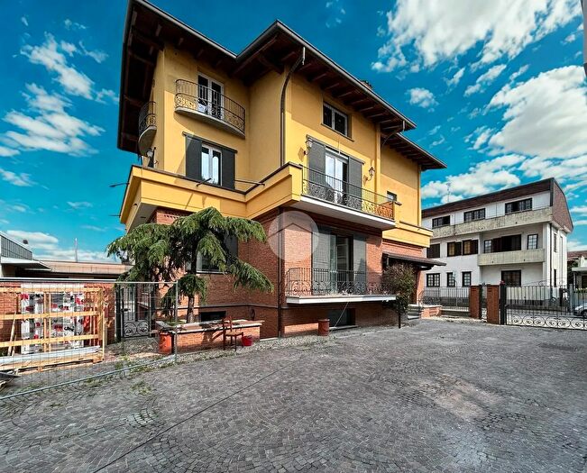 Appartamento quadrilocale in vendita in Via Repubblica, Cabiate