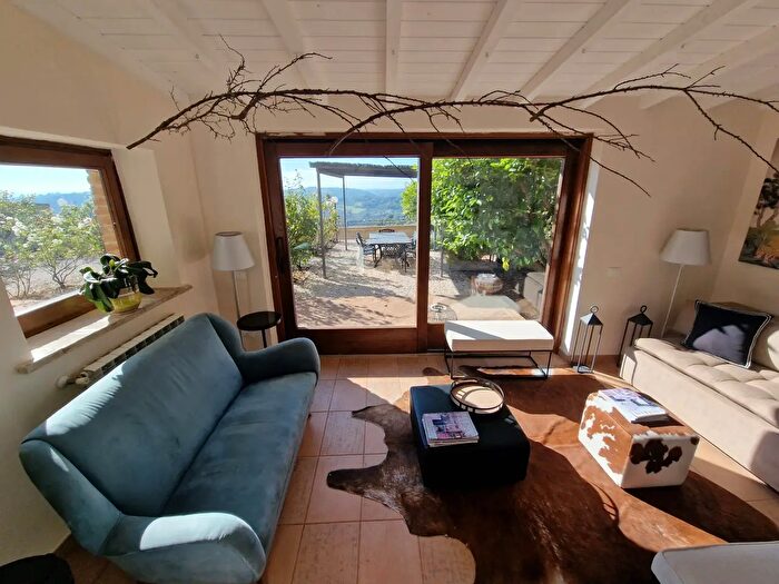 Casa con 14 locali in affitto in Via Garibaldi, Amelia