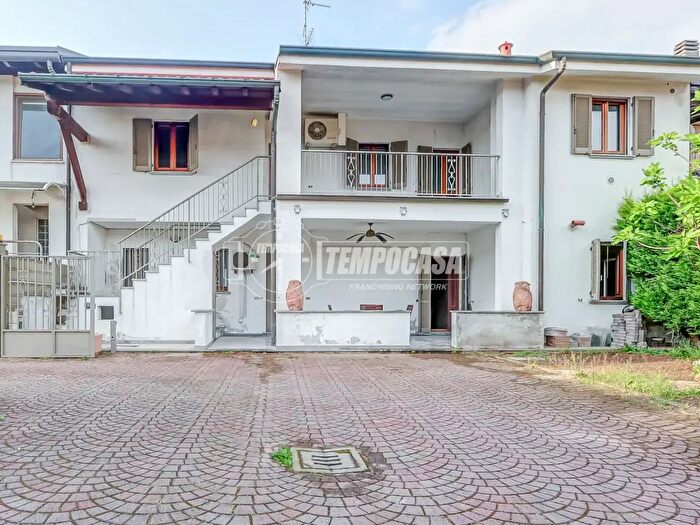 Casa trilocale in vendita in Via Giuseppe Garibaldi, Cuggiono