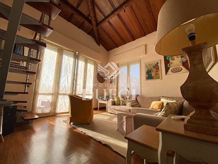 Appartamento con 7 locali in vendita in Viareggio