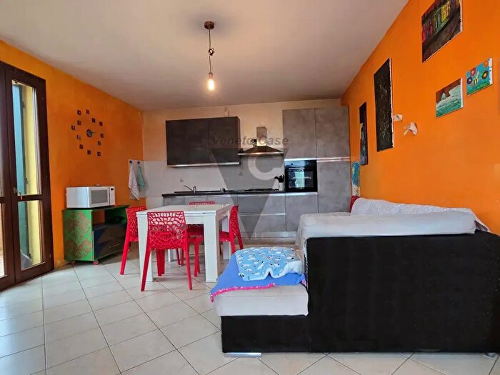 Appartamento trilocale in vendita in Via Marghera, Campagna Lupia