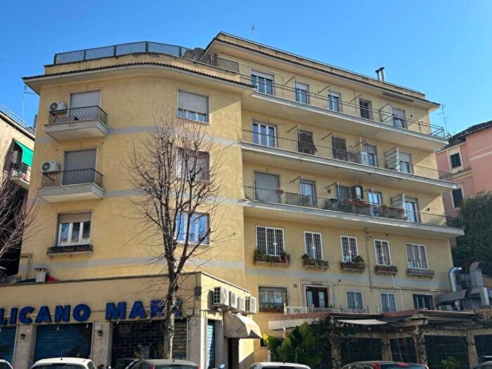 Appartamento quadrilocale in affitto in Viale delle Medaglie dOro, Medaglie dOro, Roma