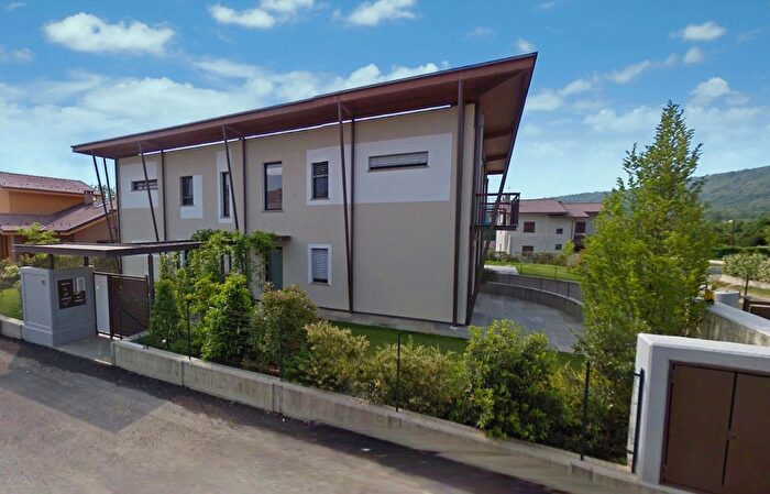 Appartamento quadrilocale in vendita in Via Ungaretti, Roletto