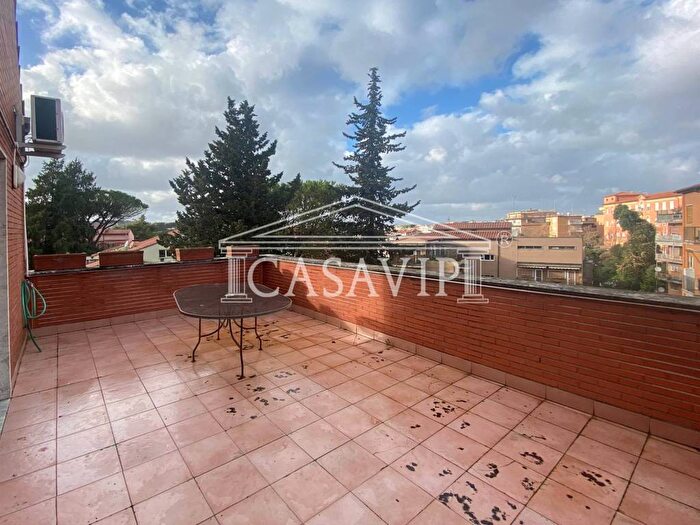 Casa con 6 locali in affitto in Via Bartolomeo Gosio, Fleming, Roma