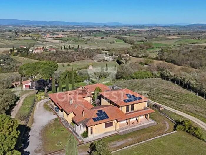 Casa con 6 locali in vendita in Via Elio Bernabei, Montepulciano