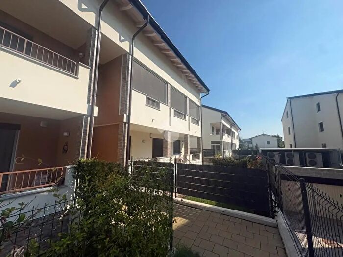 Appartamento quadrilocale in vendita in Via Francesca Morvillo, Siziano