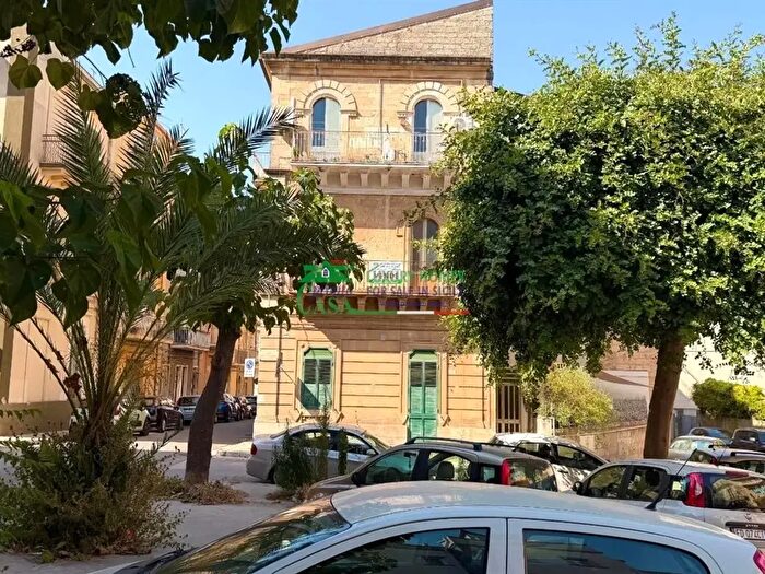 Appartamento quadrilocale in vendita in Via Trento, Ragusa