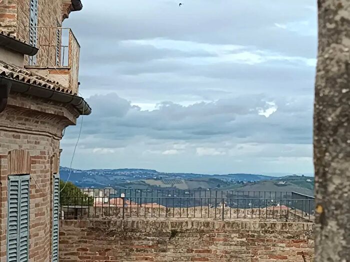 Casa con 6 locali in vendita in Largo Leopardi, Petritoli