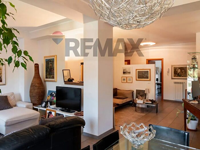 Appartamento con 6 locali in vendita in Via Gabriele d'Annunzio, L'Aquila