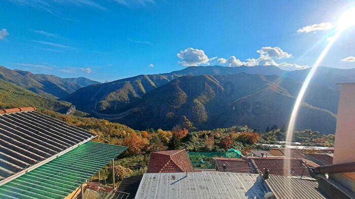 Casa trilocale in vendita in Via Roma, Molini Di Triora