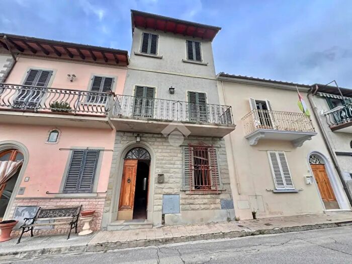 Casa con 6 locali in vendita in Via del Ceppo, Carmignano