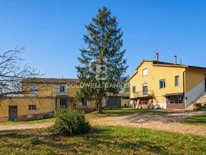 Casa con 17 locali in vendita in Via San Terenzio, Vallefoglia