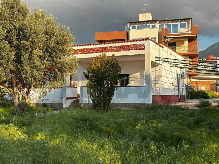Casa con 5 locali in vendita in Terrasini