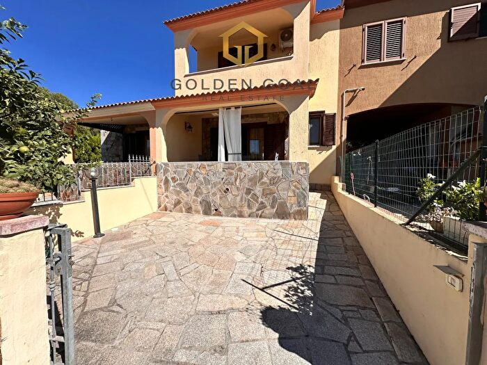 Casa trilocale in vendita in Via Petrarca, San Teodoro