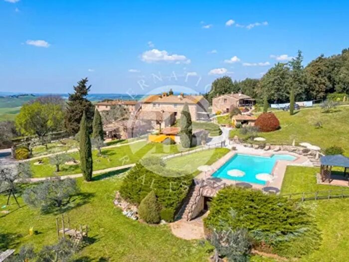 Casa con 6 locali in vendita in Gambassi Terme